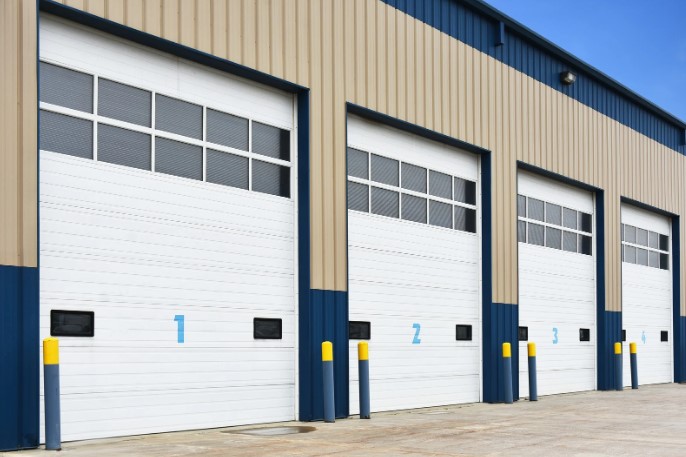 як вибрати промислові ворота для складу